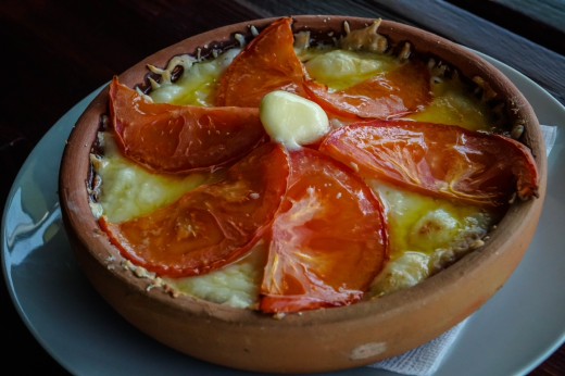Фото Запеченный сыр Сулугуни с помидорами